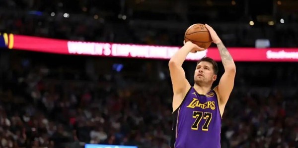 开云手机在线登陆-神级逆转！自投自抢+绝杀！湖人终于不怕了！